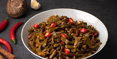 螺螄粉被“中傷”？酸豆角加工讓人大開眼界